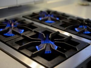 Tarifas de luz y gas: octubre llega con nuevos aumentos y se prepara una mayor quita de subsidios