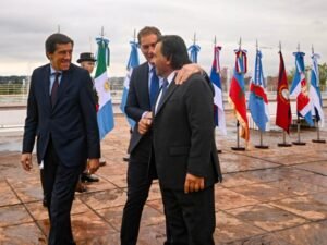 Tras el envío del Presupuesto y reactivar la reforma electoral, el Gobierno acelera un operativo para seducir gobernadores