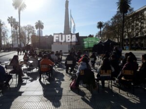 Universidades: hubo actos y clases públicas en Plaza de Mayo para que se cumpla la ley de Financiamiento