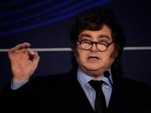 ADEPA rechaza y lamenta la nueva ola de insultos del Presidente contra editores y periodistas