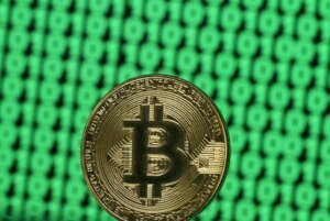 Bitcoin cae por debajo de los 82.000 dólares por la caída tecnológica y el petróleo