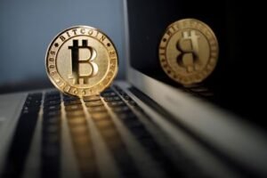 Bitcoin se mantiene por encima de 77.000 dólares mientras avanza la recuperación del hackeo de Binance