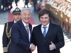 Efectos de la “malvinización” de Milei: presionan a Kast para reforzar el control sobre el estrecho de Magallanes y la apertura de la ruta comercial a las islas
