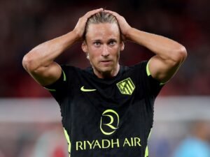 El choque de trenes en España conmueve al fútbol: la furiosa crítica del campeón del mundo Marcos Llorente a un funcionario