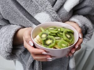 Estreñimiento: por qué dos kiwis al día pueden ser tan efectivos como un laxante