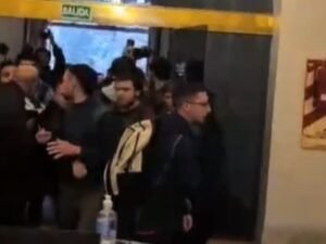 Estudiantes irrumpieron en la Secretaría de Educación en reclamo por la Ley de Financiamiento Universitario y el Gobierno anunció que los denunciará
