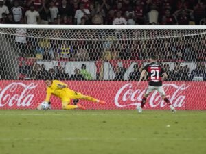 Fernando Muslera, el arquero uruguayo que es argentino y metió a Estudiantes en la final de la Copa Libertadores: de su peor Mundial a los penales en el Maracaná