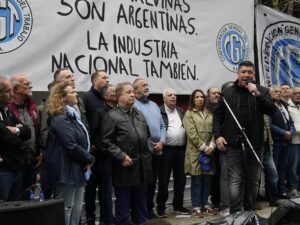 La CGT marchó por la crisis en la industria: pidió al Gobierno una mesa de diálogo, pero amenazó con “hacer tronar el escarmiento”