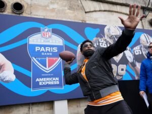 La NFL llega al caos de París: una cita histórica en medio de los disturbios, una esposa indignada y 100 mil dólares en shopping
