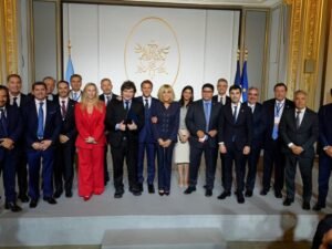 La batalla de los laboratorios, otro alerta de los gobernadores y las leyes cerrojo que quiere Milei