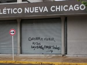 La grave amenaza al plantel de Nueva Chicago en plena pelea por no descender: “Hay balas para todos”