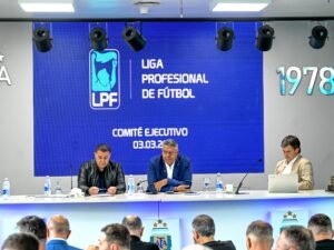 La vuelta del partido Promoción al fútbol de ascenso: el trasfondo del último anuncio de Chiqui Tapia que recupera un formato perdido tras 14 años