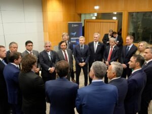 Milei busca cerrar acuerdos en 15 días con gobernadores para suspender las PASO y sancionar el Presupuesto
