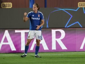 Nico Paz se recibió de crack y le abre un lindo problema a Scaloni: doblete y asistencia para hundir al Manchester United en Champions