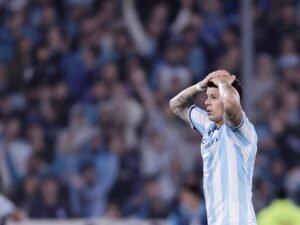 Polémica con Marcos Rojo: su pase de Racing a Estudiantes podría caerse y reaviva el conflicto entre Tapia y Verón