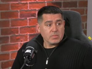 Riquelme aclaró la conversación que tuvo con Azzaro sin saber que estaban al aire: “Fue medio raro”