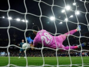 Rulli héroe en el City y Barco villano en el Chelsea: el arquero tapó dos penales y el Colo falló el suyo en la Copa de la Liga de Inglaterra