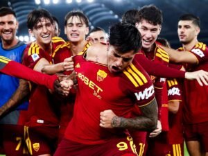 Santiago Castro se vistió de Maradona y su primer gol para Roma fue una obra de arte para ganarle al Genoa